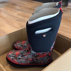 BOGS NWT Kids Waterproof Boots Sz 5